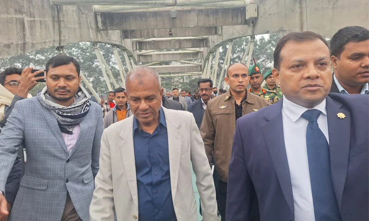 বেগম খালেদা জিয়ার কবরের স্থান পরিদর্শনে জিয়া উদ্যানে স্বরাষ্ট্র উপদেষ্টা