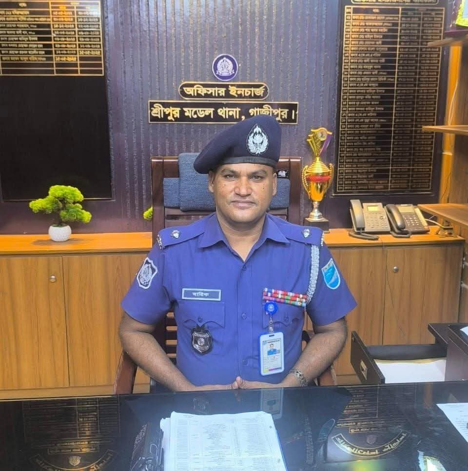 শ্রীপুরে আইন–শৃঙ্খলা নিয়ন্ত্রণে অনন্য ভূমিকা ওসি আব্দুল বারিক পিপিএমকে নিয়ে এলাকাবাসীর প্রশংসার জোয়ার**