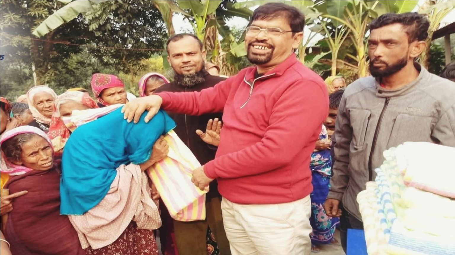 গাইবান্ধায় আবুল কাশেম ইলিমা কল্যাণ ট্রাস্টের উদ্যোগে ৩৫০ শীতার্ত মানুষের মাঝে শীতবস্ত্র বিতরণ