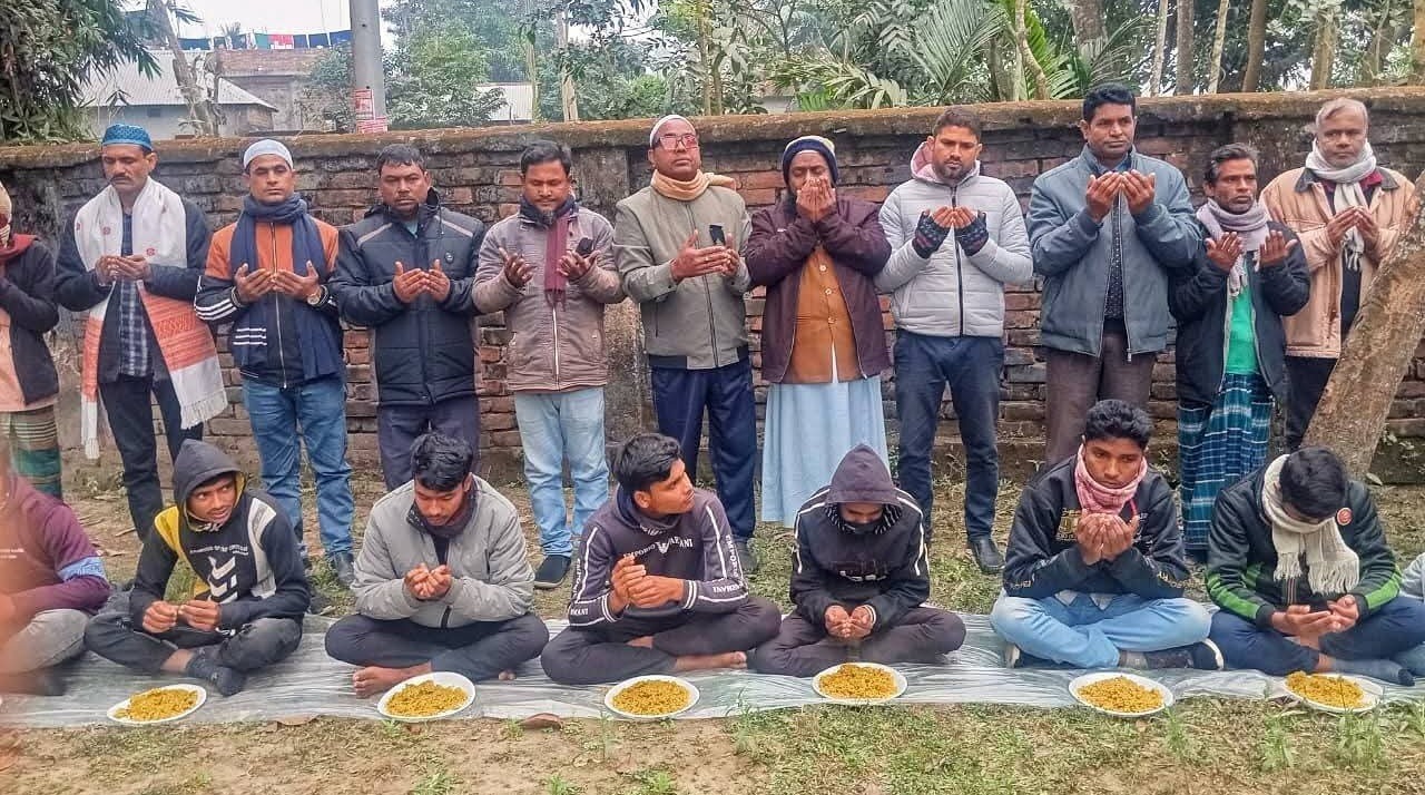 ফুলছড়িতে বেগম খালেদা জিয়ার রুহের মাগফেরাত কামনায় দোয়া মাহফিল