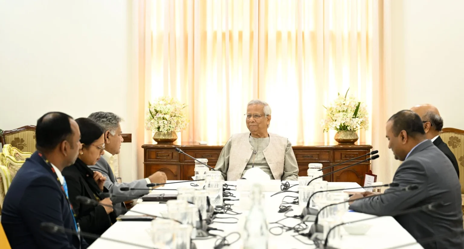 শিপিং কর্পোরেশনকে লাভজনক প্রতিষ্ঠান হিসেবে ধরে রাখতে হবে : প্রধান উপদেষ্টা