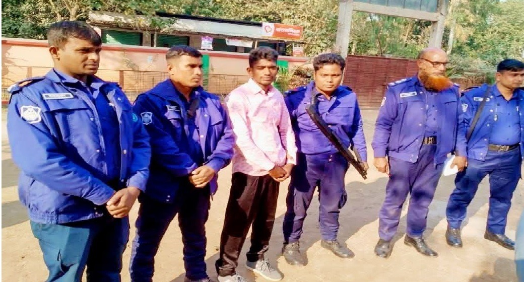 গাইবান্ধায় সহকারী শিক্ষক নিয়োগ পরীক্ষায় নকলের চেষ্টা: কথা বলার ডিভাইসসহ পরীক্ষার্থী আটক