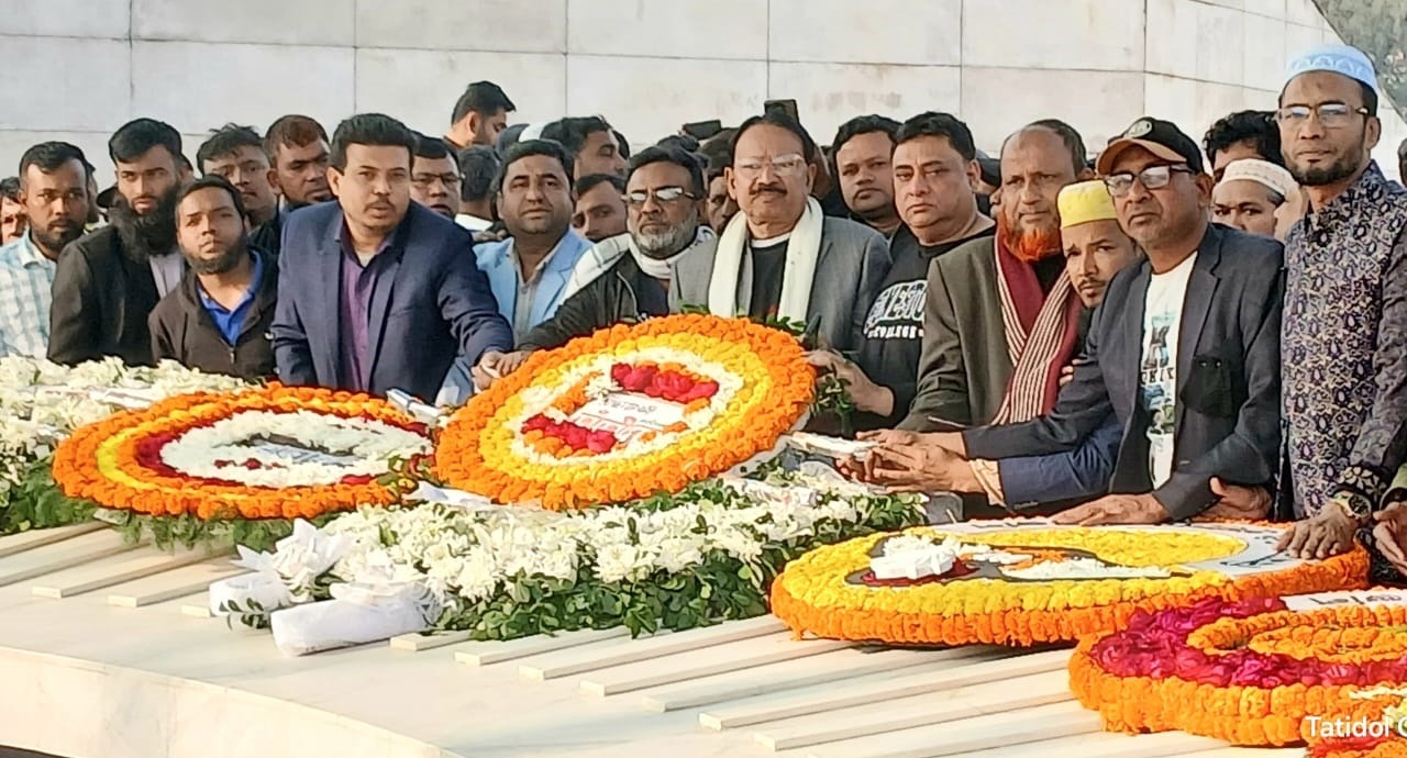 খালেদা জিয়ার সমাধিতে তাঁতীদলের শ্রদ্ধা