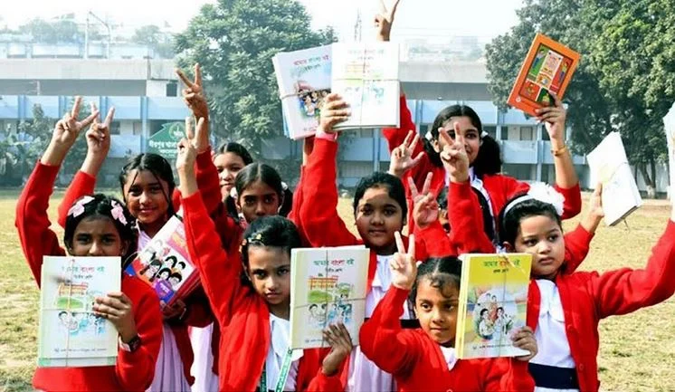 টাঙ্গাইলে বছরের প্রথম দিনে শিক্ষার্থীরা পেল ৫০ লাখ ২৪ হাজার ৪২টি বই