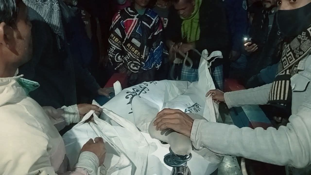 গাইবান্ধায় গাছের চাপায় ফারিহাসহ দুইবছরের বোনের মৃত্যু