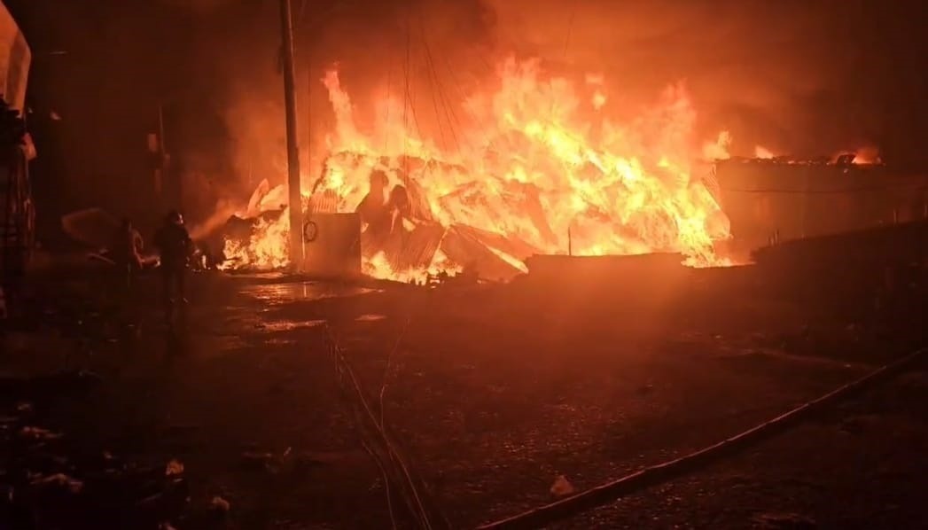 কোনাবাড়ী নসের মার্কেটে ঝুটের গুদামে অগ্নিকাণ্ড