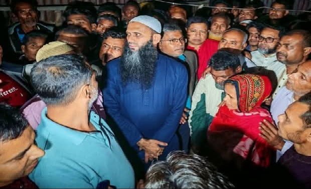 তালুককানুপুরে নিহত স্কুলছাত্রীর পরিবারের পাশে এমপি লিংকন