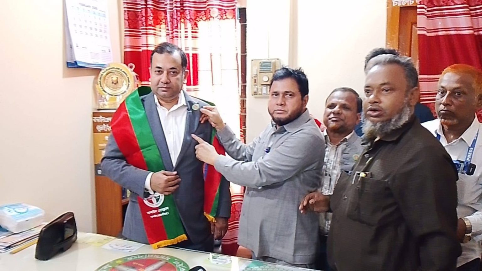 বর্ণাঢ্য আয়োজনে নান্দাইল প্রেসক্লাব পরিদর্শন করলেন তথ্য ও সম্প্রচার প্রতিমন্ত্রী