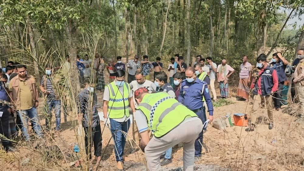 নির্জন গজারি বনে দগ্ধ মরদেহ উদ্ধার, শ্রীপুরে আতঙ্ক