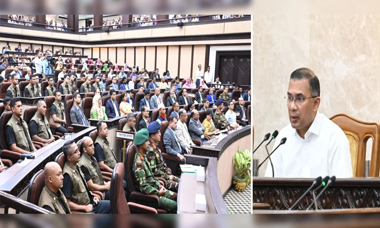নিজ কার্যালয়ের কর্মকর্তা-কর্মচারীদের সঙ্গে প্রধানমন্ত্রীর মতবিনিময়