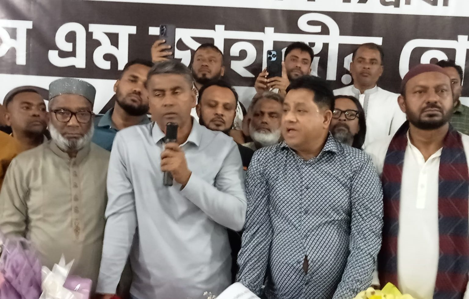 ঢাকা-১৮ আসনের এস এম জাহাঙ্গীর হোসেন নিজ নির্বাচনী কার্যালয় থেকে অগ্নিঝরা বক্তব্য