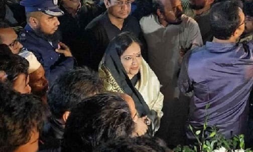 শহীদ মিনারে ফুল দিতে রুমিন ফারহানাকে বাধা, বিএনপি নেতাসহ ১৫০ জনের বিরুদ্ধে মামলা