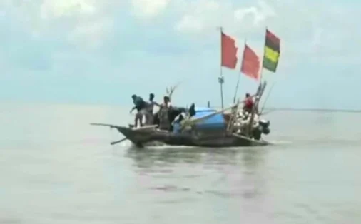 আজ মধ্যরাত থেকে ভোলার নদ-নদীতে মাছ ধরায় দুই মাসের নিষেধাজ্ঞা
