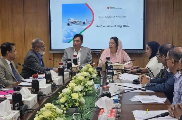 হজযাত্রীরা যাতে হয়রানির শিকার না হয় সেদিকে খেয়াল রাখতে হবে : বিমান মন্ত্রী