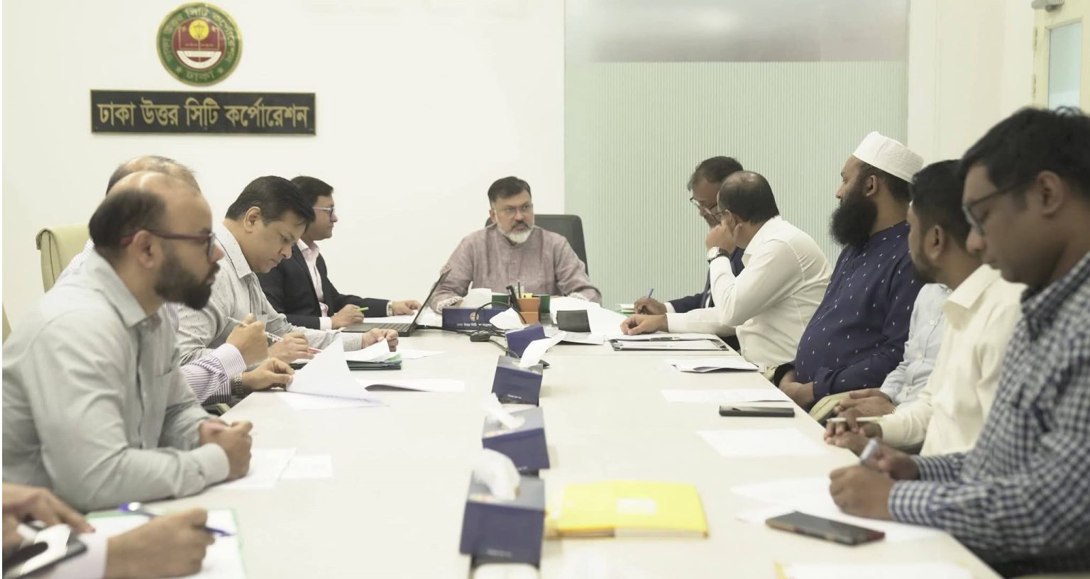 আঞ্চলিক কর কর্মকর্তাদের সঙ্গে মতবিনিময় সভা করলেন ডিএনসিসি প্রশাসক