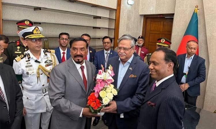 জাতীয় সংসদের স্পিকার হাফিজ উদ্দিন আহমদ এবং ডেপুটি স্পিকার ব্যারিস্টার কায়সার কামাল
