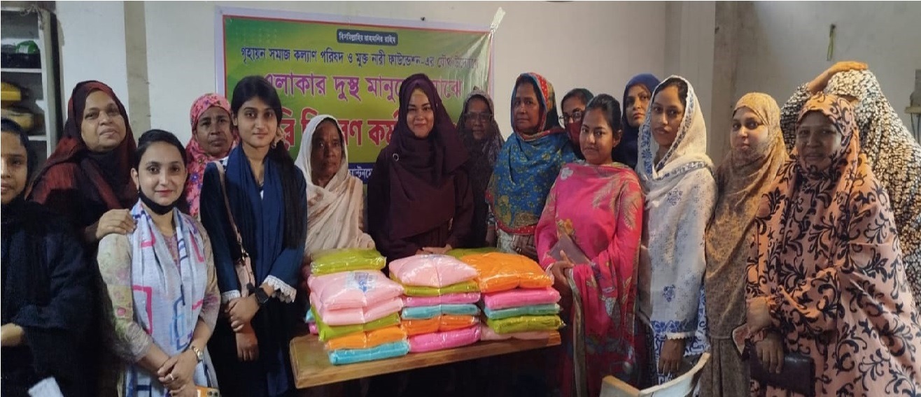 দুস্থ মানুষের পাশে গৃহায়ন সমাজ কল্যাণ পরিষদ ও মুক্ত নারী ফাউন্ডেশন-১৫ নম্বর ওয়ার্ডে ৩০০ মশারি বিতরণ