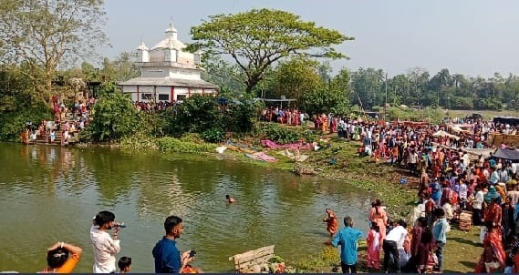 ‘গৈবি’ কালিমাতা মন্দিরে লক্ষ ভক্তের পুণ্যস্নান