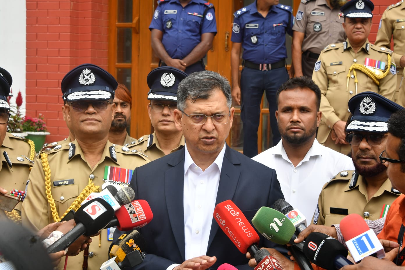 সংবিধান সংস্কারে জনপ্রত্যাশা ও ছাত্র-গণঅভ্যুত্থানে শহীদদের আকাঙ্ক্ষাকে প্রাধান্য দেওয়া হবে : স্বরাষ্ট্রমন্ত্রী