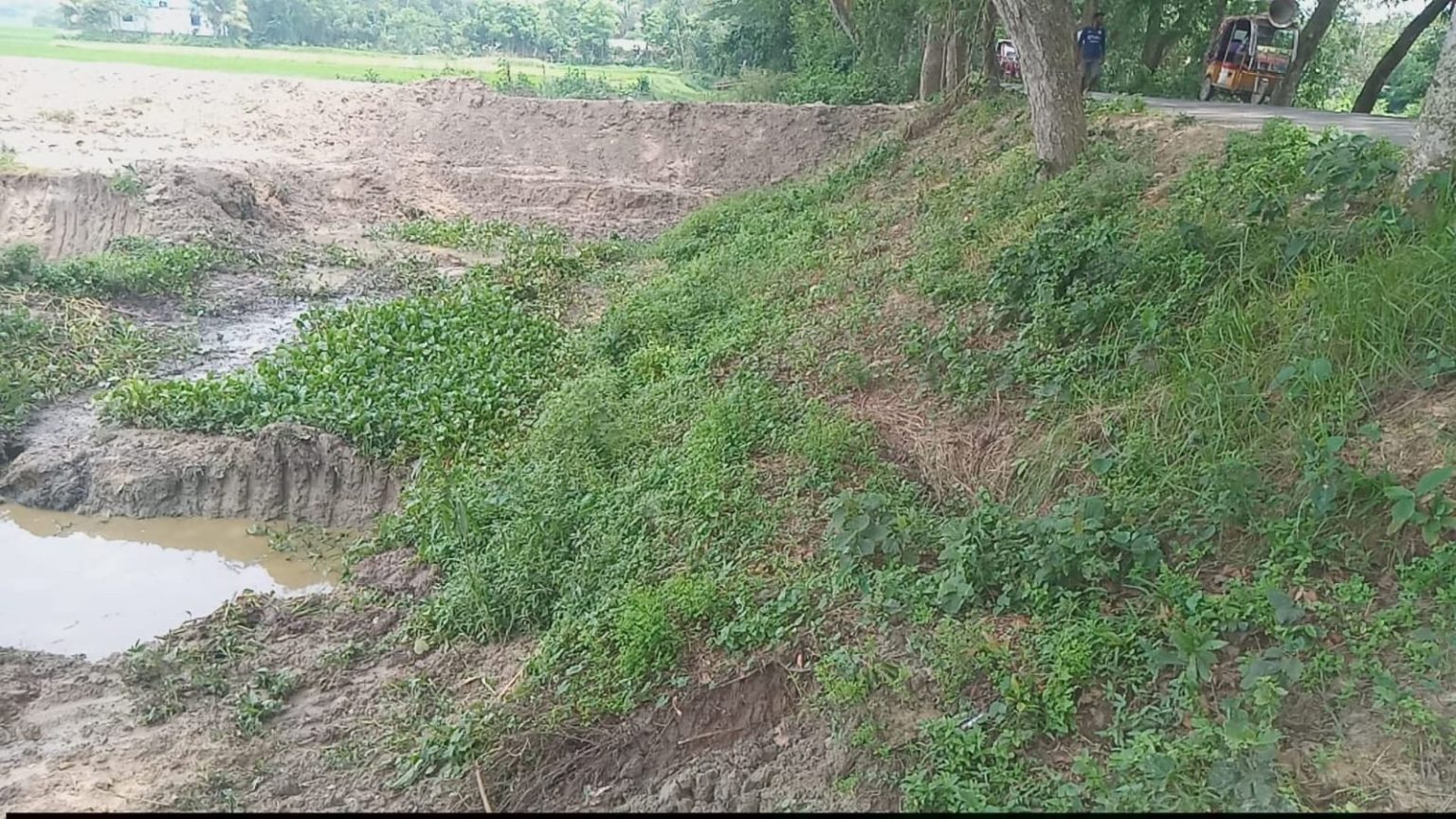 সরাইলে বালু ফেলে খাল ভরাটের অভিযোগ