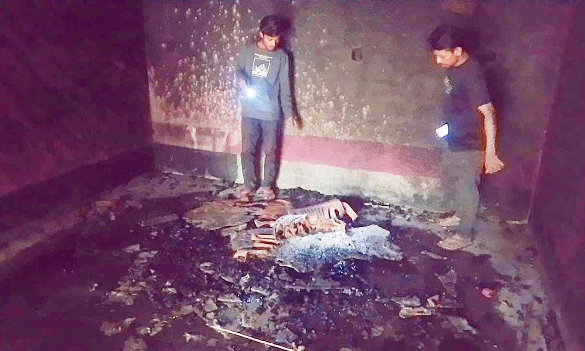 দুর্বৃত্তদের দেওয়া আগুনে পুরলো উপজেলা বিএনপির অফিস