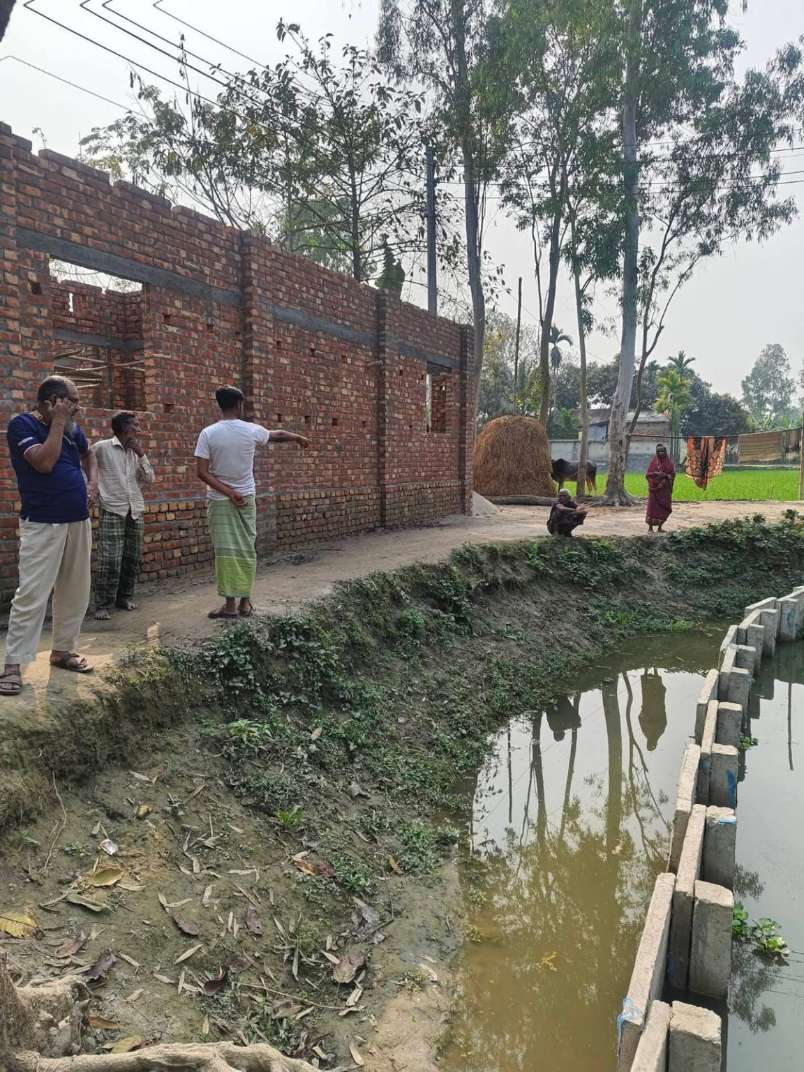 গাইবান্ধার পলাশবাড়ীতে উন্নয়নে অবহেলিত চালিতাদহ গ্রামের প্রধান সড়ক, দুর্ভোগে গ্রামবাসী