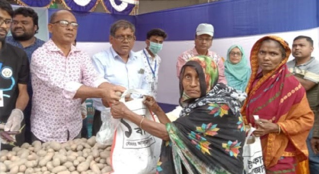 গাইবান্ধায় ১ টাকার বাজার, দুঃস্থদের মুখে ঈদের হাসি
