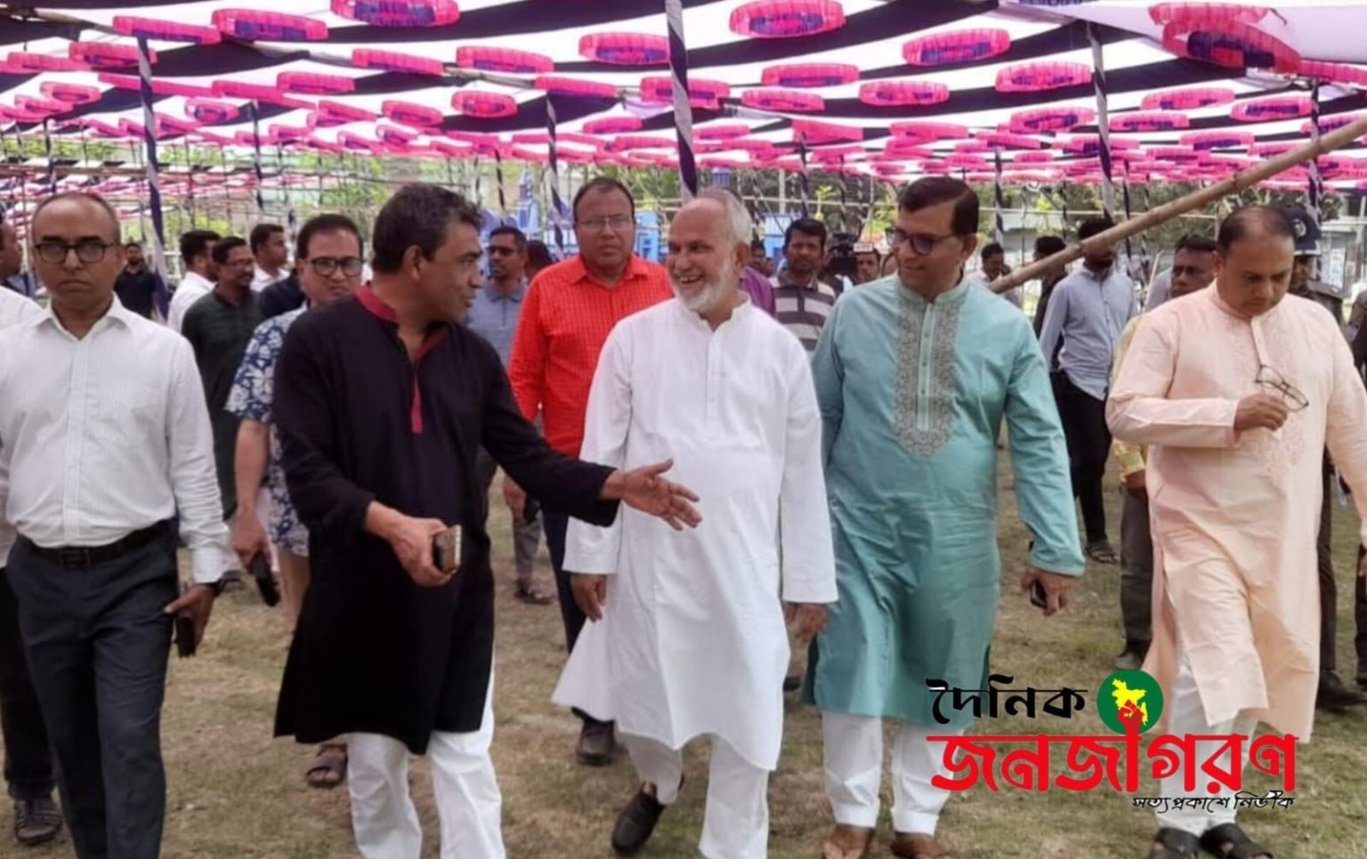 খুলনায় ঈদুল ফিতরের প্রধান জামাতের প্রস্তুতি সম্পন্ন: সার্কিট হাউজ মাঠ পরিদর্শন করলেন কেসিসি প্রশাসক