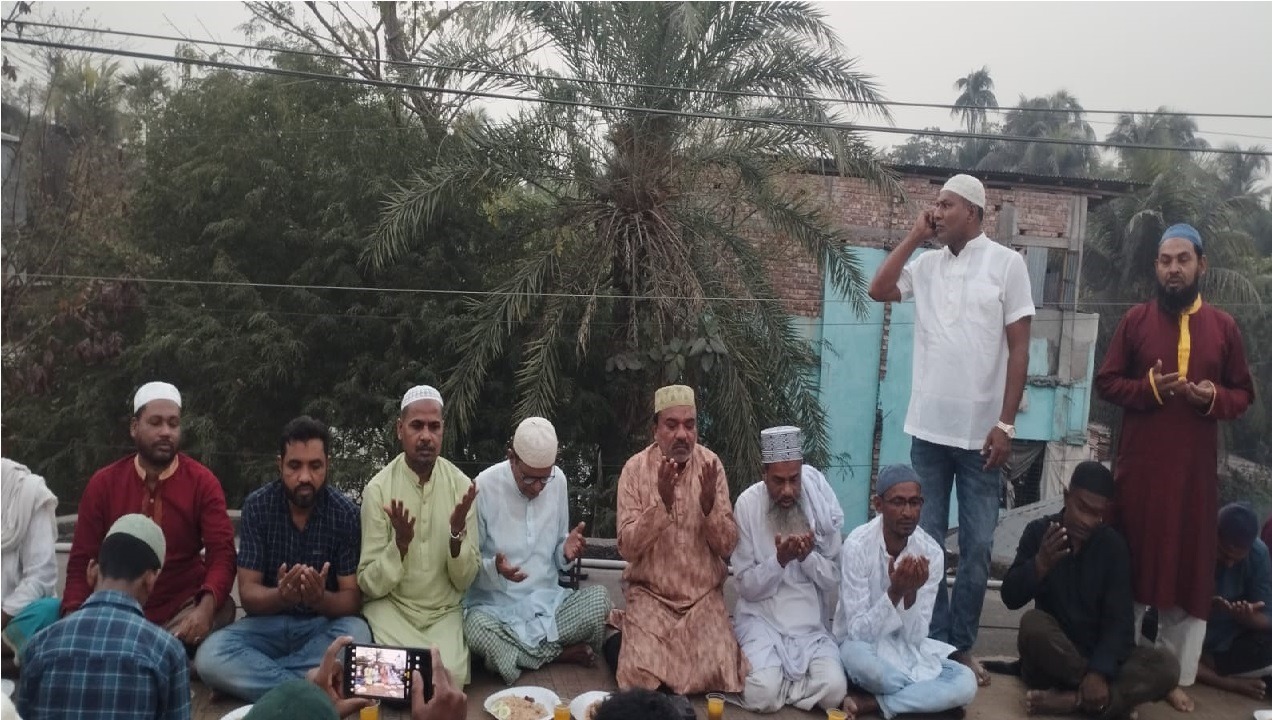 মধ্য রামনগরে সম্প্রীতির ইফতার মাহফিল: দলমতের ঊর্ধ্বে উঠে এলাকা উন্নয়নের অঙ্গীকার