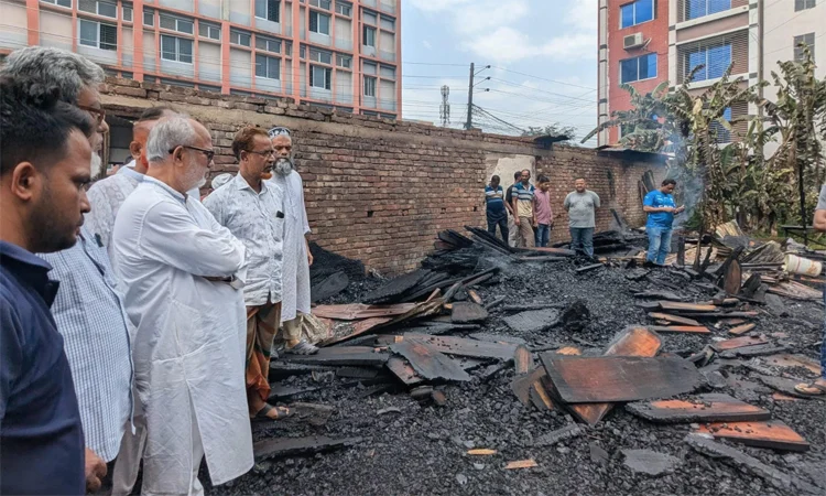 খুলনায় অগ্নিকাণ্ডে চারটি দোকান ও দুটি গুদাম ভস্মীভূত