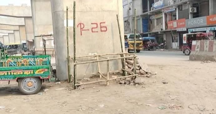 গোবিন্দগঞ্জে ফ্লাইওভারের নিচের জায়গা দখলের অভিযোগ, টাকার বিনিময়ে হকার বসানোর গুঞ্জন