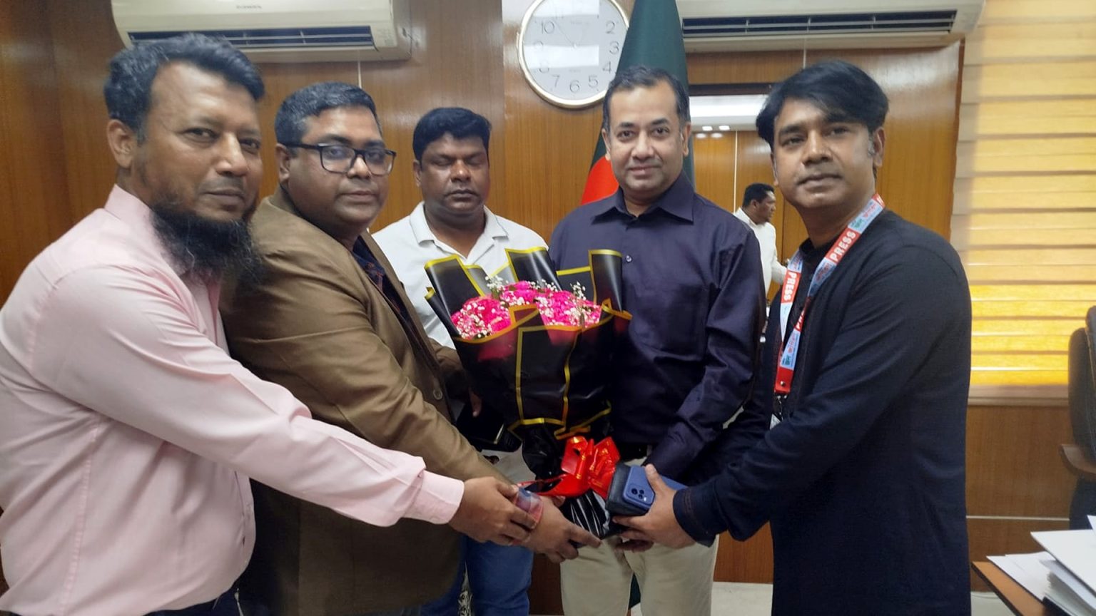 তথ্য ও সম্প্রচার প্রতিমন্ত্রীর সঙ্গে সৌজন্য সাক্ষাৎ ও মতবিনিময় দৈনিক জন জাগরণ পরিবারের