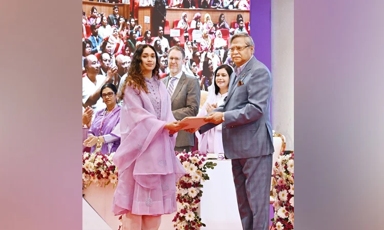 আন্তর্জাতিক নারী দিবসে খালেদা জিয়ার পুরস্কার গ্রহণ করলেন ব্যারিস্টার জাইমা রহমান