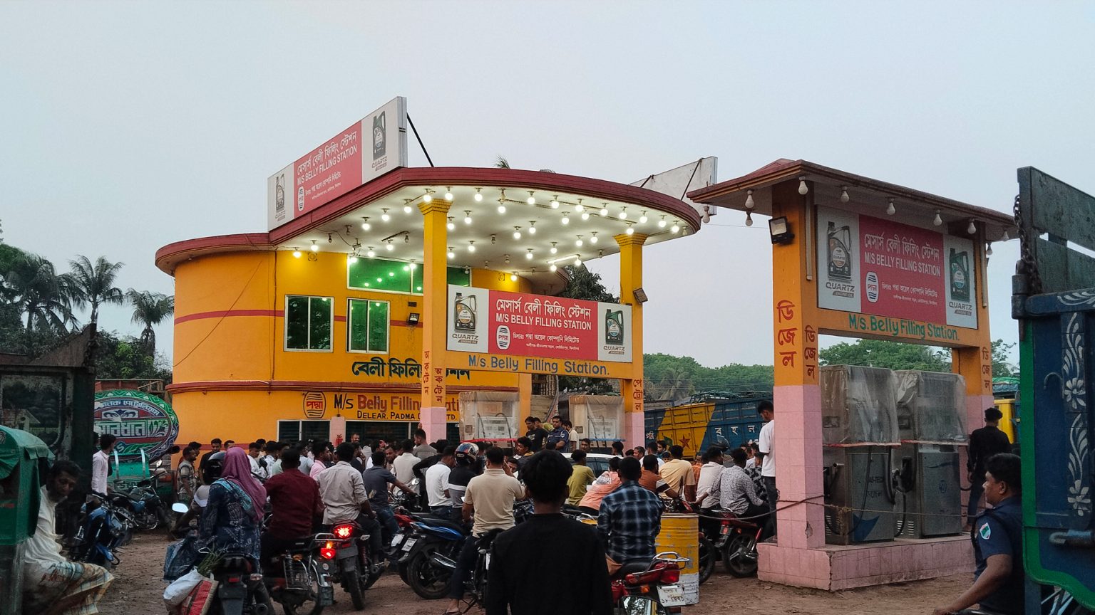ঝিনাইদহ সদরের ৭ পাম্পে কাল থেকে শুরু হচ্ছে তেল সরবরাহ! তদারকিতে ‘ট্যাগ অফিসার’ নিয়োগ