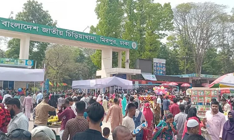 ঈদের দিনে জাতীয় চিড়িয়াখানায় দর্শনার্থীদের ঢল