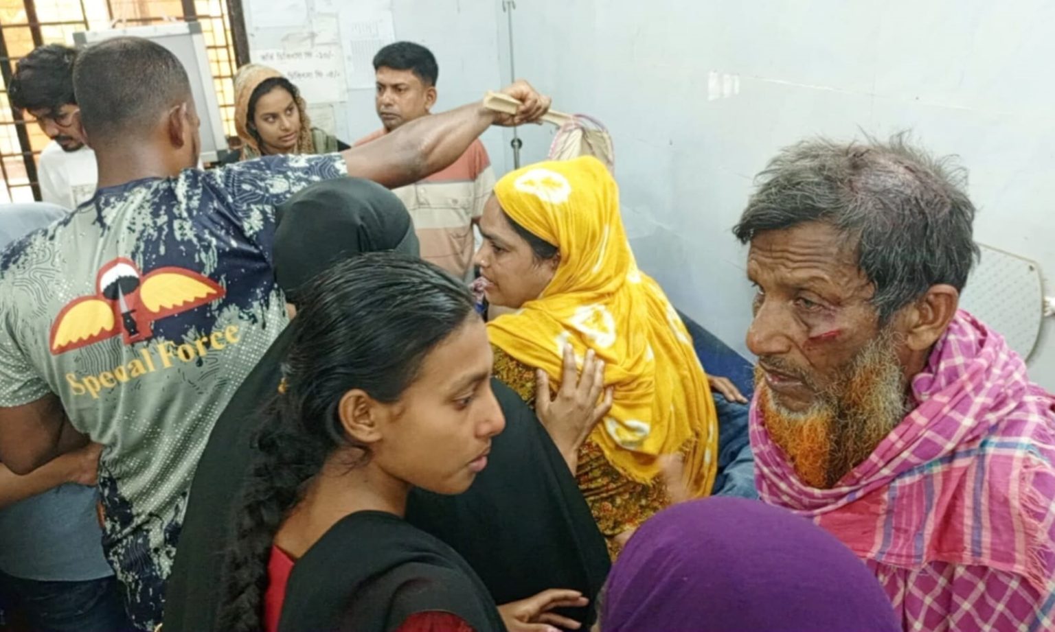 ঝিনাইদহে বাকি তে চা না দেওয়া কে কেন্দ্র করে দুই পক্ষের সংঘর্ষ, আহত ১০ জন