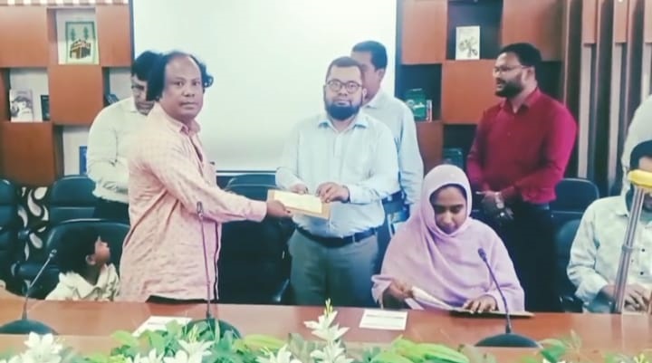 গাইবান্ধায় সড়ক দুর্ঘটনায় ক্ষতিগ্রস্তদের পাশে বিআরটিএ—৪৩ লাখ টাকার আর্থিক সহায়তা বিতরণ