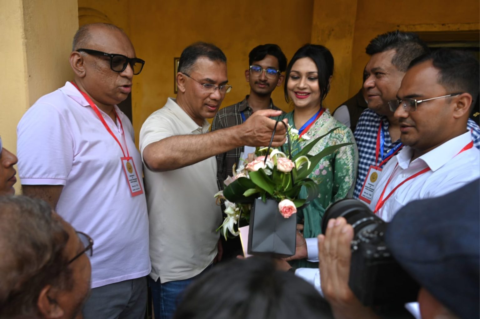 জিয়াবাড়িতে তারেক রহমানকে পেয়ে আবেগ আপ্লুত স্বজনরা