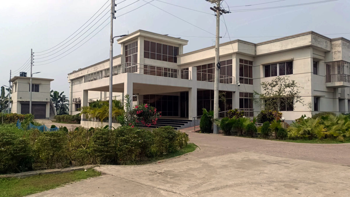 বিশ কোটি টাকা ব্যয় নির্মিত হাসপাতাল আছে, কিন্তু কোন ডাক্তার নেই