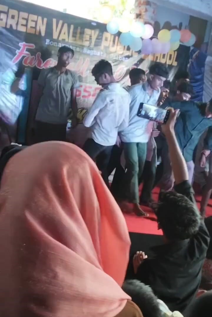 জ্বালানি সাশ্রয়ে প্রধানমন্ত্রীর নির্দেশনা উপেক্ষা: গাইবান্ধায় বিদায় অনুষ্ঠানের নামে ডিজে ও আলোকসজ্জার মহোৎসব