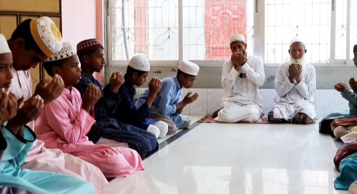 যমুনা টিভির এক যুগ পূর্তি: গাইবান্ধায় দোয়া মাহফিল ও মিষ্টি বিতরণ