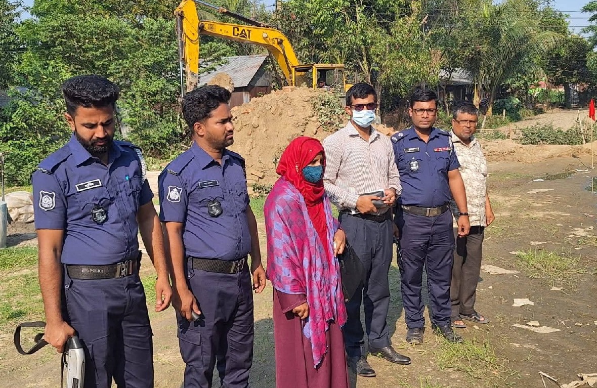 সরকারি খাল দখল করে ঘর নির্মাণ ১ লক্ষ টাকা জরিমানা ও উচ্ছেদ অভিযান