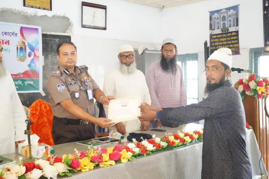 খুলনায় ইমামদের ৬১১তম রিফ্রেসার্স কোর্সের সনদ প্রদান