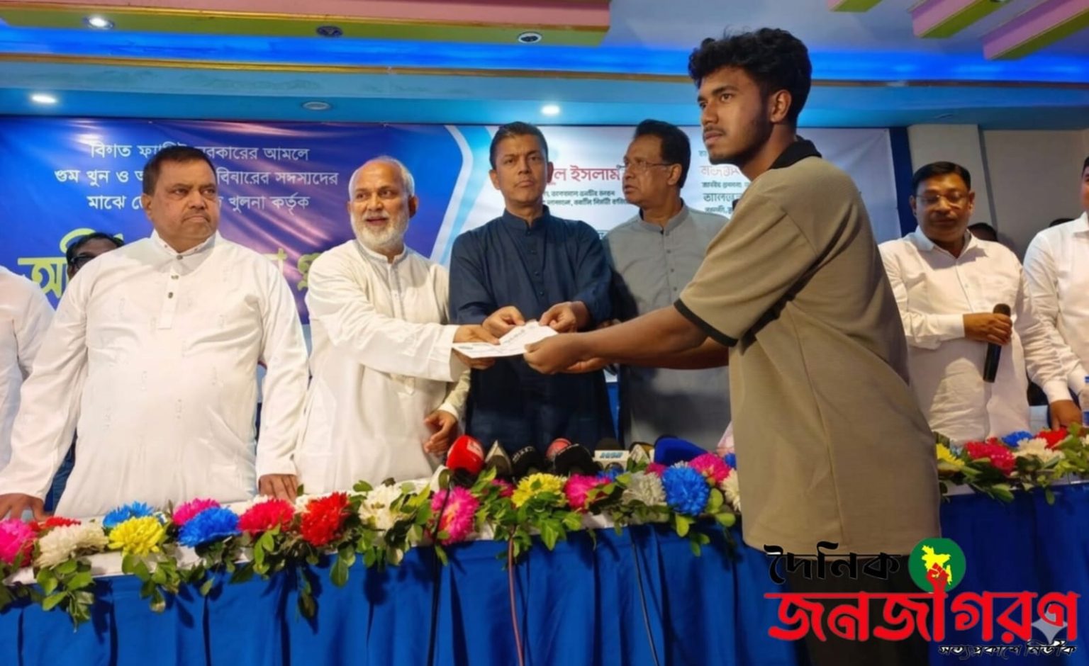 তারেক রহমানের নির্দেশে নতুন বাংলাদেশ গড়ার প্রত্যয়: খুলনায় ৭৩ ভুক্তভোগী পরিবারে আর্থিক সহায়তা