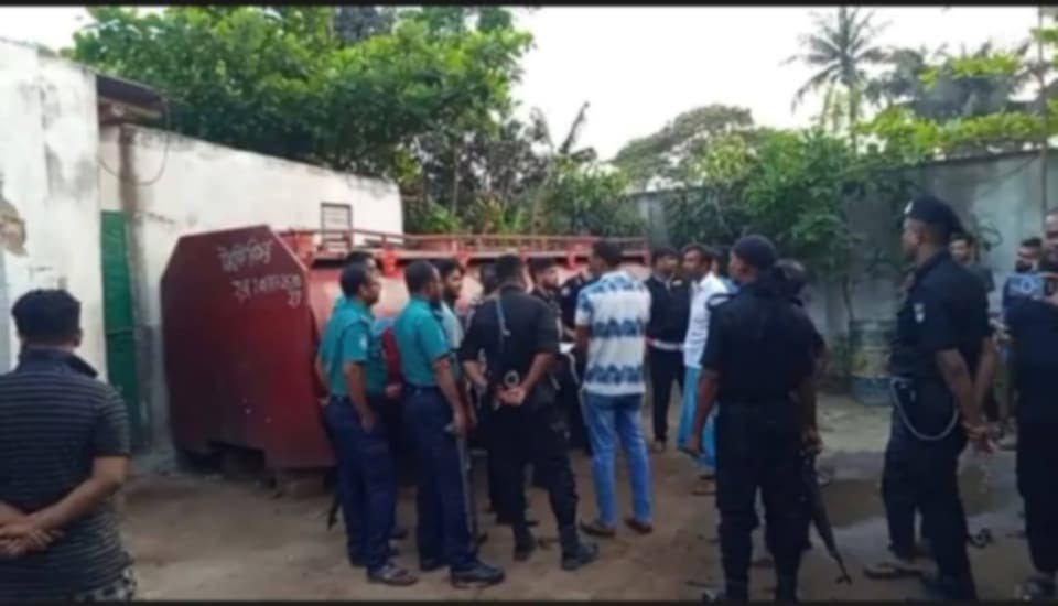 খুলনায় জ্বালানি তেল জব্দ, পেট্রল পাম্পকে জরিমানা