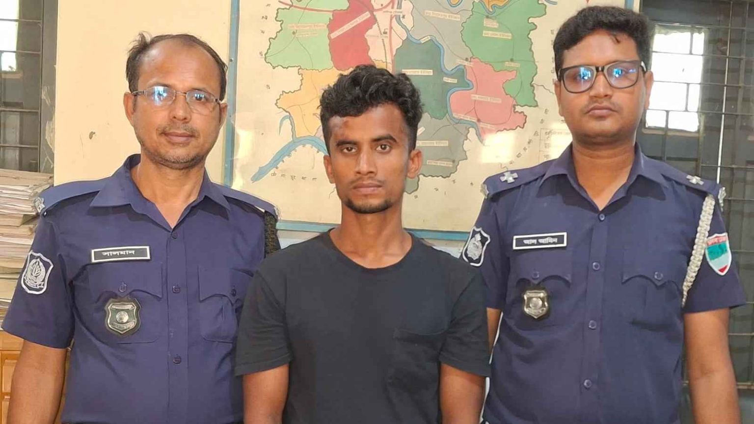 ঝিনাইদহ অভিযান চালিয়ে ৪০ পিস ইয়াবাসহ এক যুবককে আটক করেছে পুলিশ