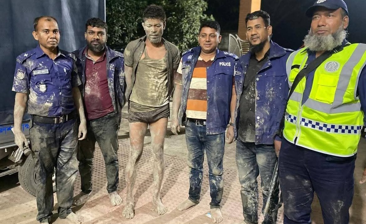 সিনেমার কায়দায় পুলিশের পিছু ধাওয়া আধা কিলোমিটার দৌড়ে ধরা পড়লো আসামি