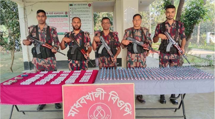 সীমান্তে বিজিবি অভিযান চালিয়ে ১৬ লহ্ম টাকার চোরাই মালামাল ও মাদক উদ্ধার, আটক ২
