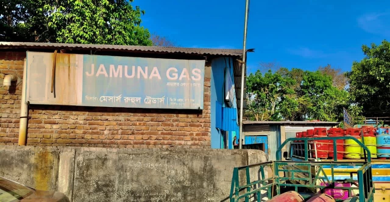 গাইবান্ধায় বেশি দামে গ্যাস বিক্রি: ‘মেসার্স রুহুল ট্রেডার্স’কে জরিমানা
