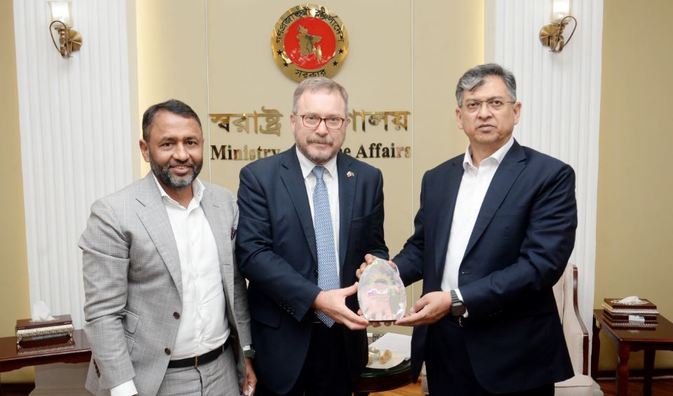 স্বরাষ্ট্রমন্ত্রীর সঙ্গে রাশিয়ার রাষ্ট্রদূতের সাক্ষাৎ